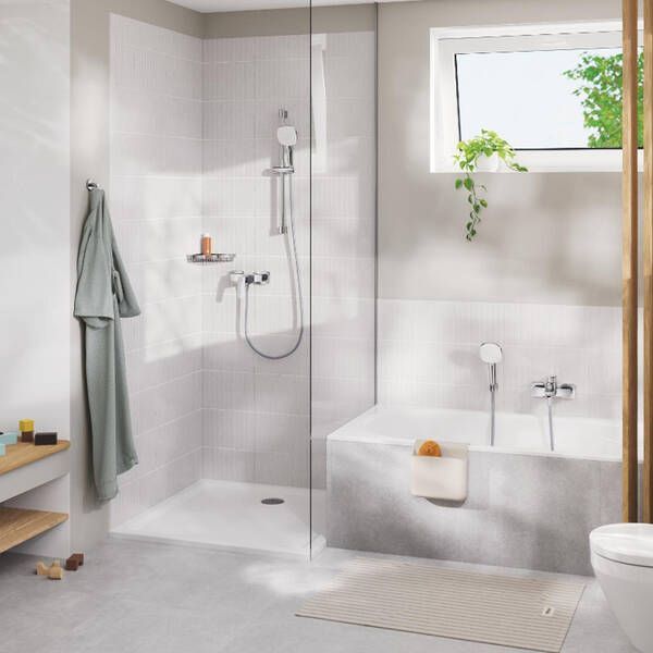 Смеситель для ванны Grohe Cubeo 1018140000 с душевым набором, хром 574088 фото